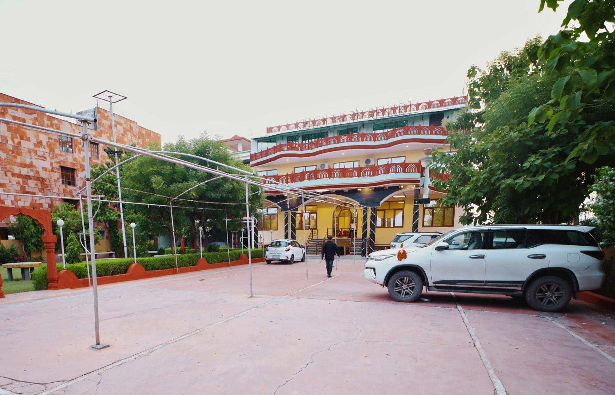 Kenth Hari Resort Dhaulpur By Shrigo Hotels Kültér fotó